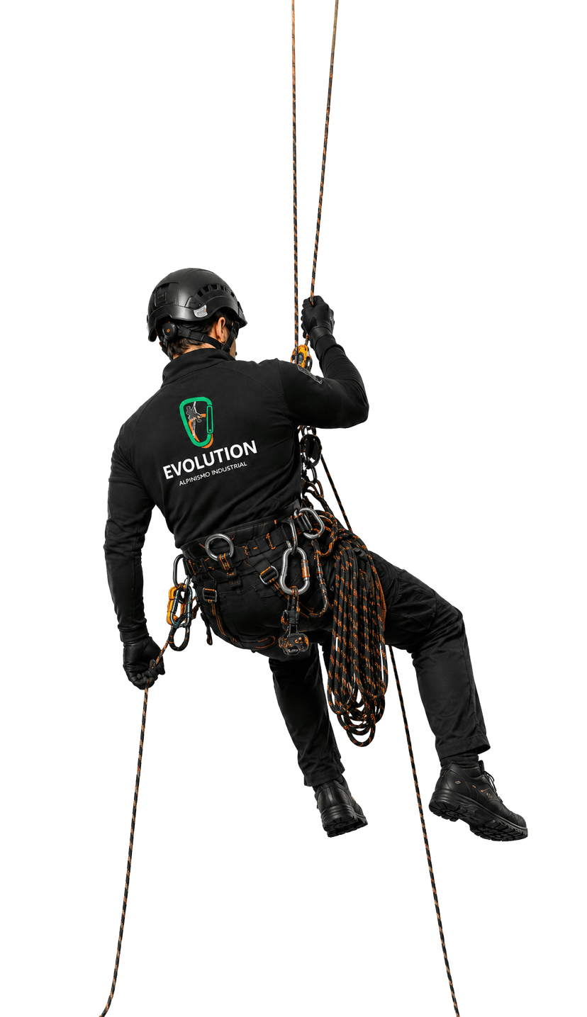Alpinista industrial em atividade